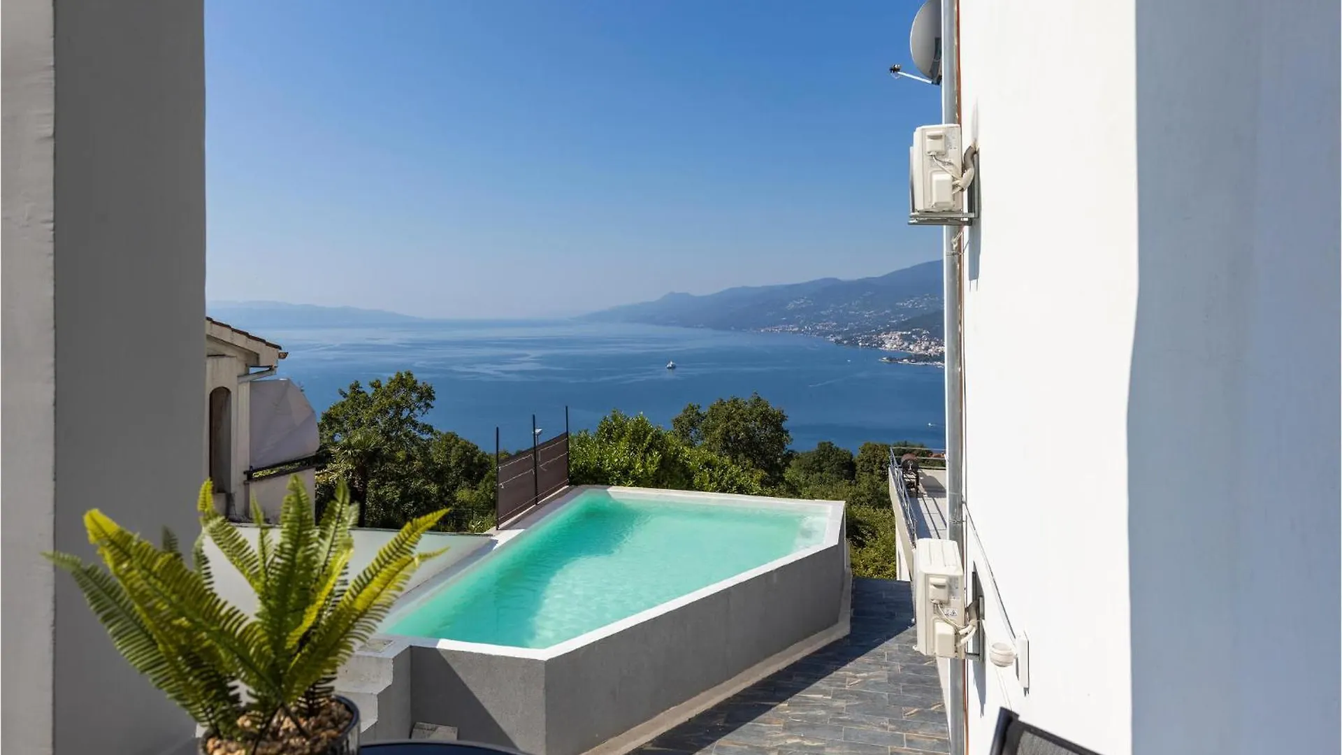 2 Bedroom Amazing Apartment In Fiume